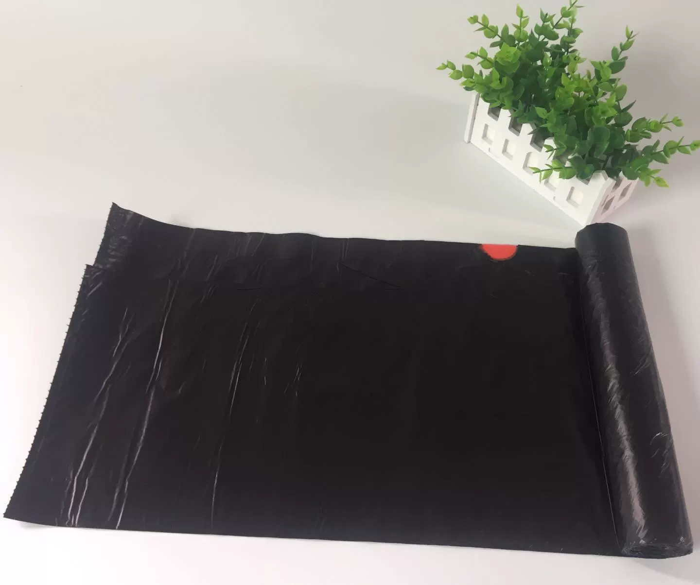 Бытовой мусорный мешок Непрерывный рулон Одноразовый легко слезоточивый автоматический свертываемый канат Мешок для мусора с раной