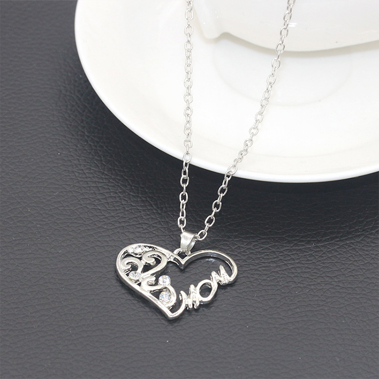 Necklace Simple Heart-shaped Diamond English Alphabet Mom Mom Necklace Clavicle Chain Mother's Day Gift display picture 5