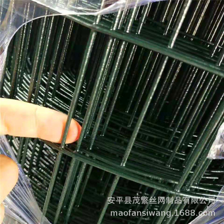 现货防护圈山圈地养殖绿色荷兰网浸塑养殖网 防护铁丝浸塑荷兰网