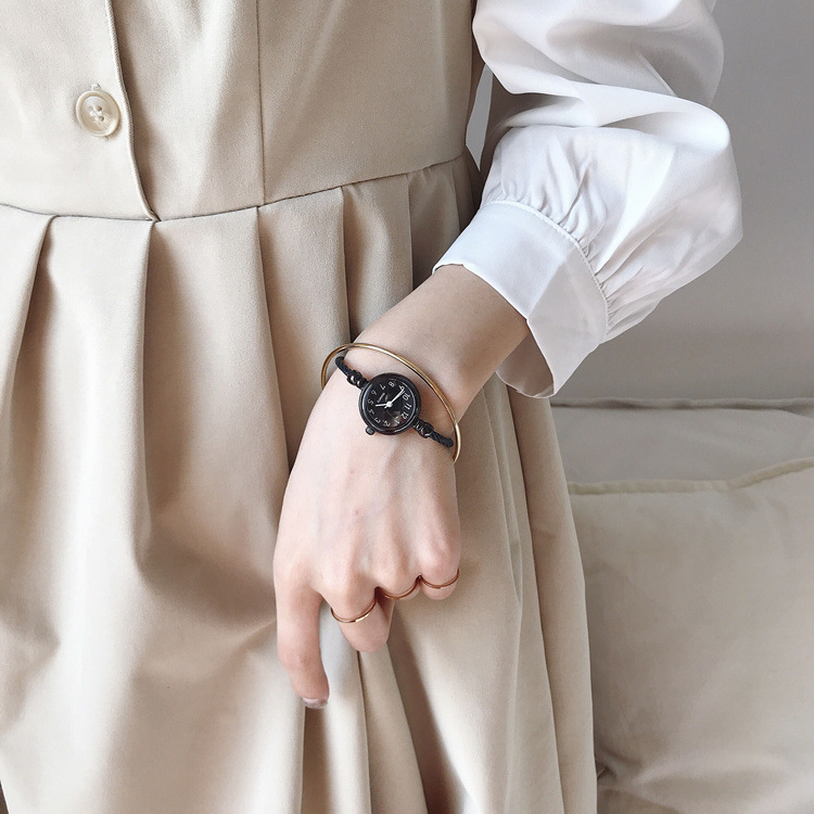 Elegant Simple Style Round Quartz Women's Watches display picture 11