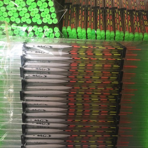 Paulownia buoy, crucian carp float, bold and eye-catching fish float, wholesale fishing gear with float tube, fishing float