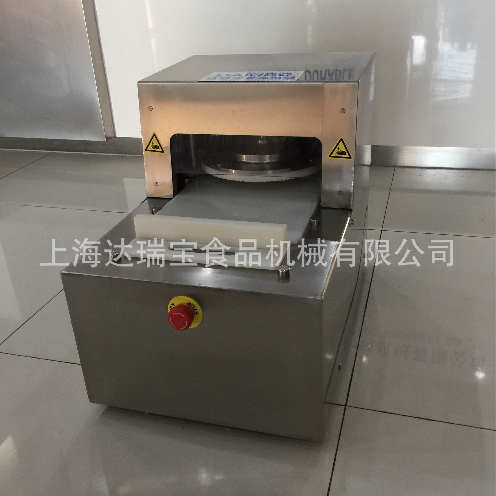 r吊龙牛肉压薄片断筋机 五花肉块压片机 商用大排片压扁机