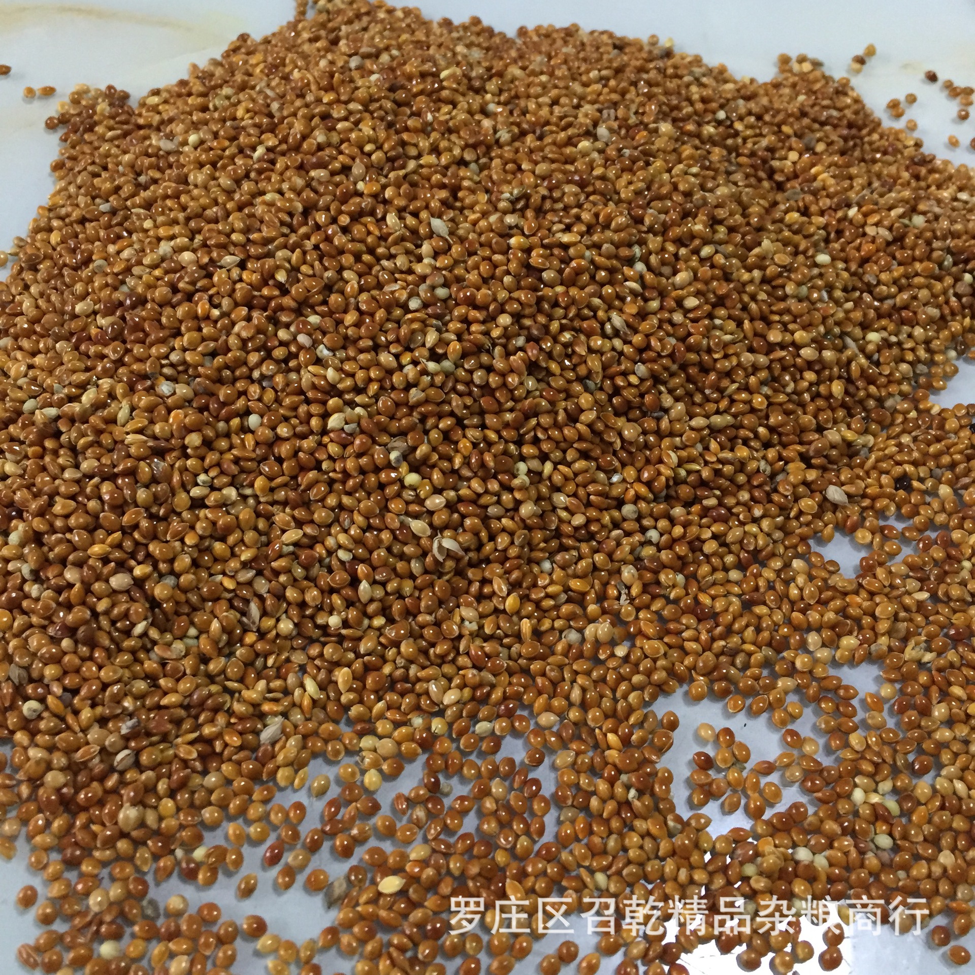 拨黍子外壳叫什么,谷子的外壳叫什么,稻谷剥壳后空壳叫什么_大山谷图库
