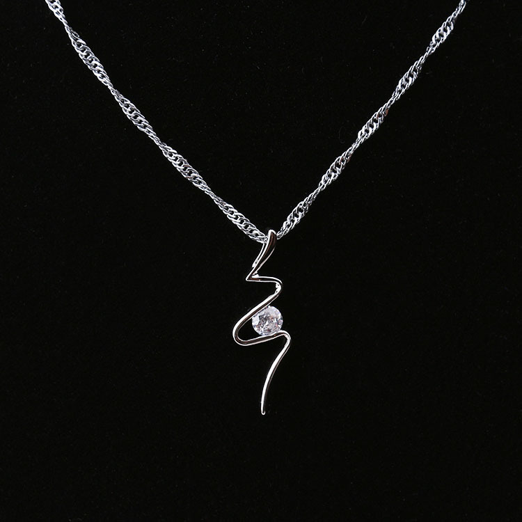 Korean version of fresh snake shaped lightning necklace with diamond inlay, fashionable versatile women's geometric_voghion.com