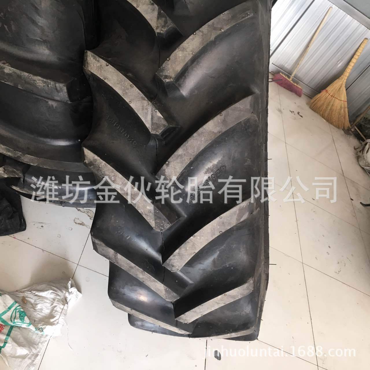 现货销售 420/85R28 钢丝子午线人字轮胎 子午线人字胎