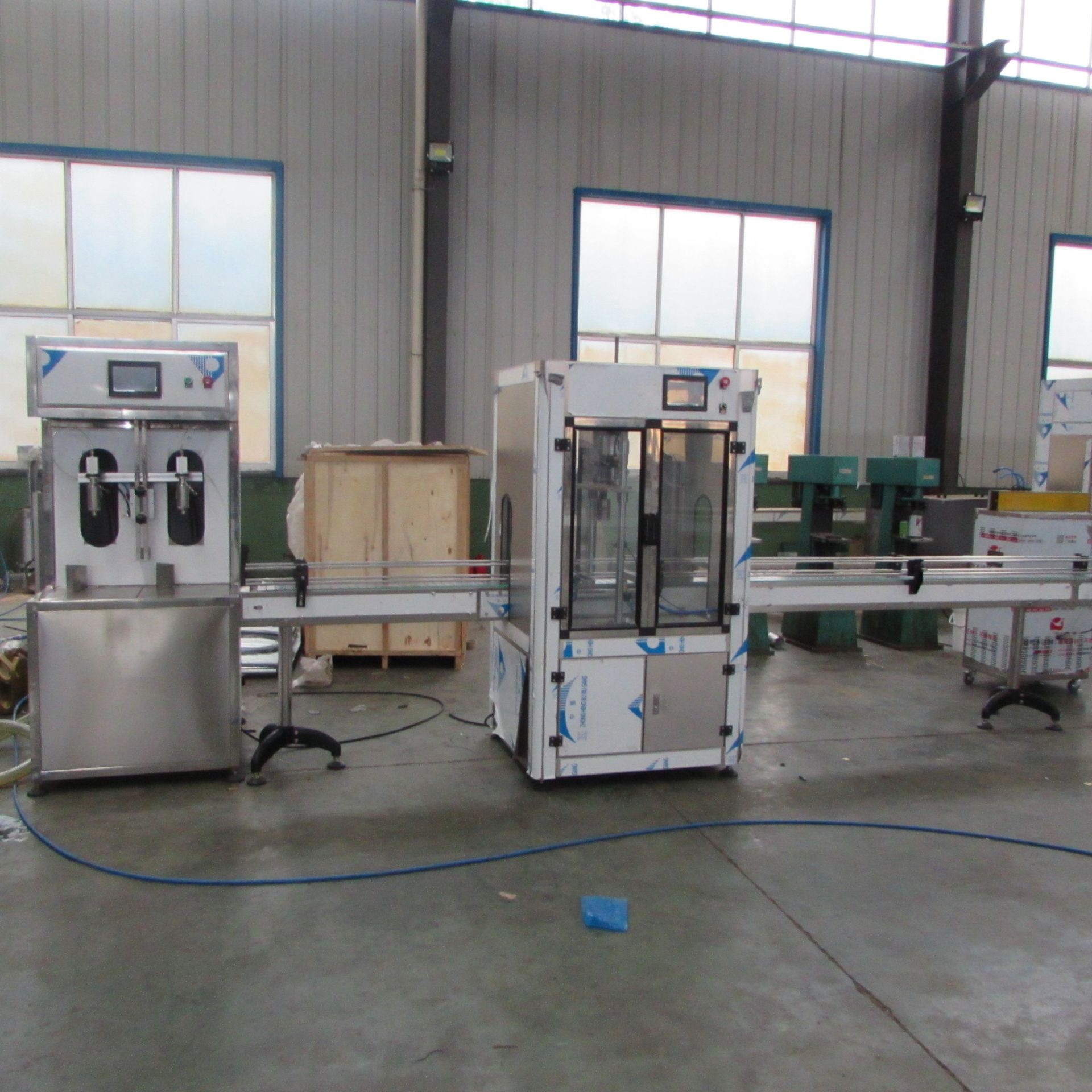 专业生产 全自动单头机油润滑油塑料桶圆盖旋盖机 拧盖机