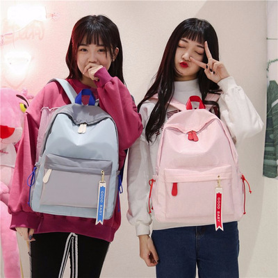 厂家批发2019年潮流新款尼龙防水面料休闲百搭双肩包简约个性潮包