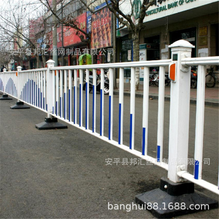 现货销售市政道路护栏网 人行道防撞隔离栏杆 公路马路中央围栏