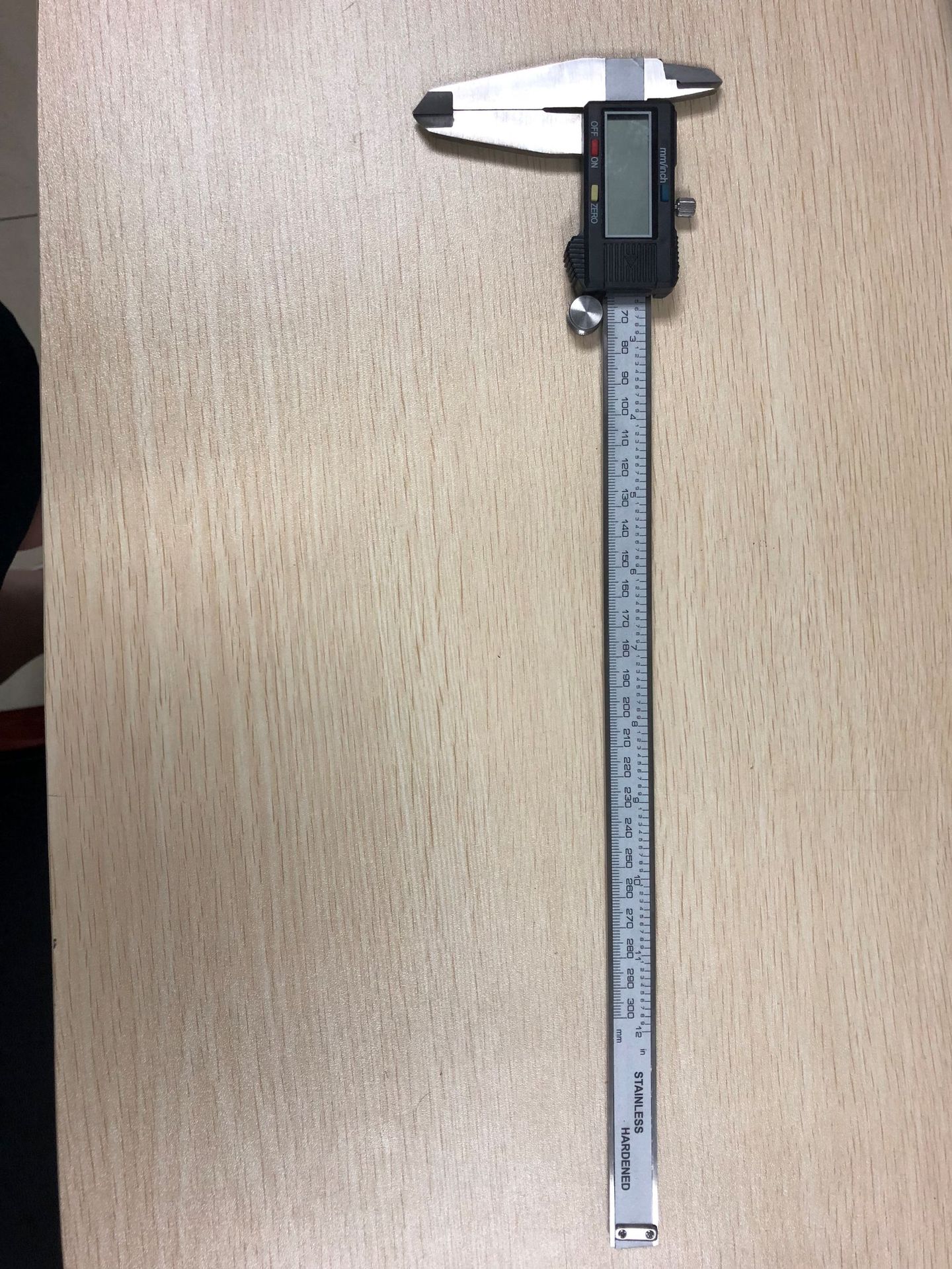 亚马逊供货 300mm不锈钢电子数显游标卡尺 黑色塑料头金属卡尺