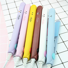 Creative cartoon style mini splint, portable boxed electric splint for women, straight curling dual-purpose curling iron