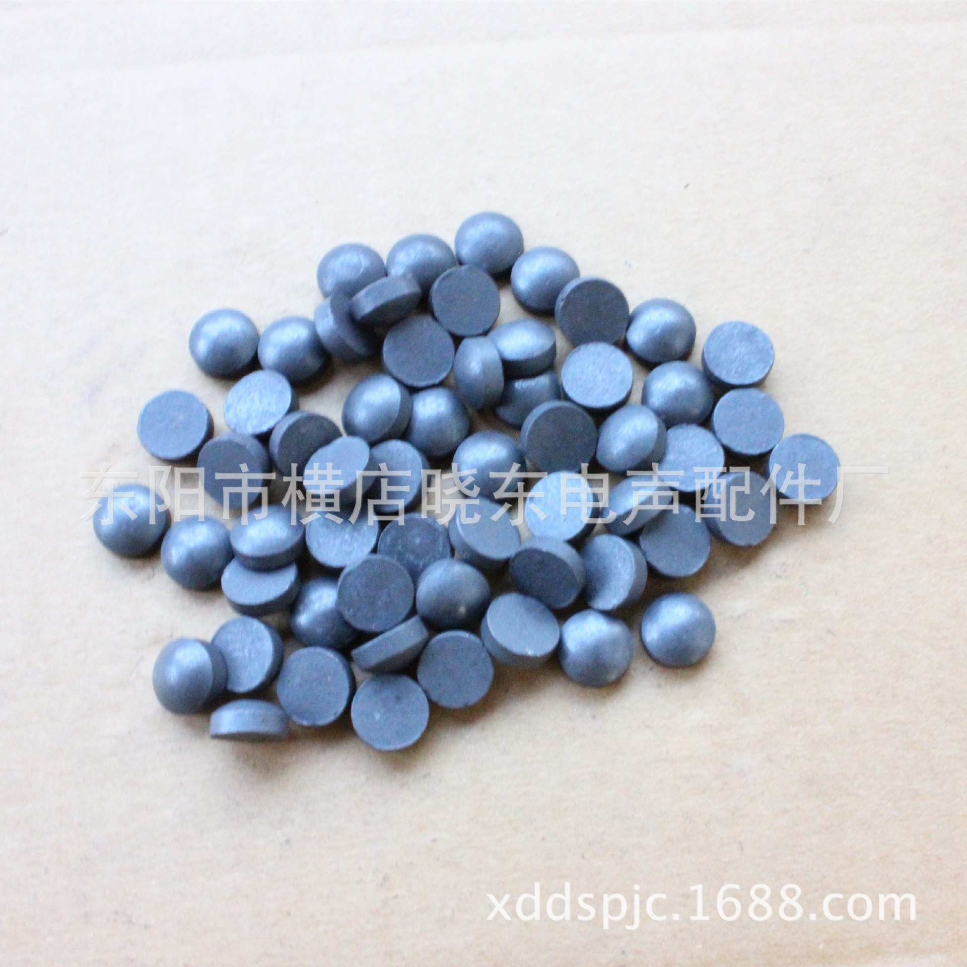 磁铁厂家：同性托玛琳磁石铁氧体面包磁10*5磁力工业磁磁块高磁力