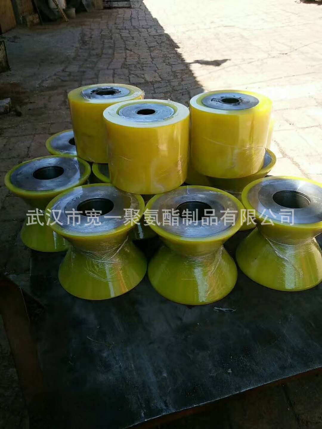 供应武汉托辊包胶加工，托轮包胶加工，聚氨酯包胶加工