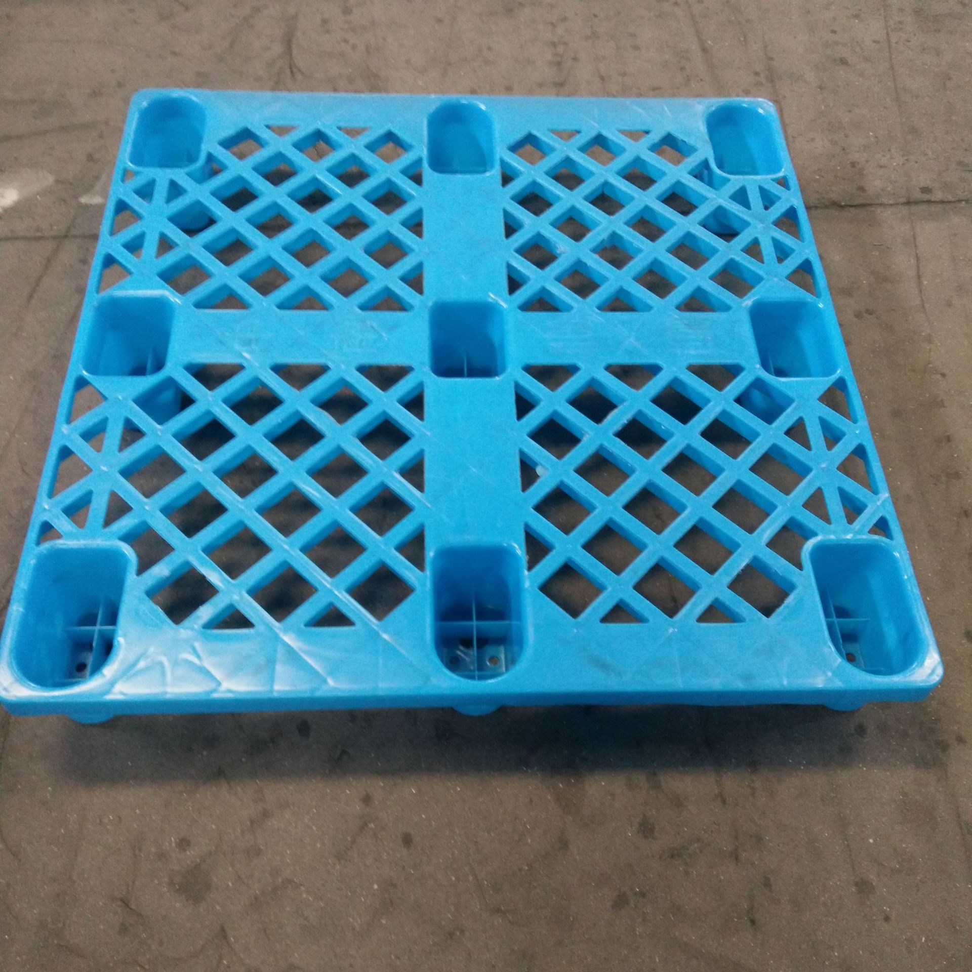 厂家直销新款加厚1111网格九脚塑料托盘防潮板抗冲击HDPE塑料托盘