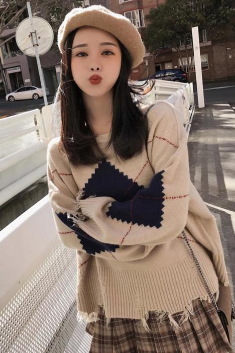 Korean Edition Easy Autumn and winter new pattern Women's wear temperament Fashionable Autumn chic knitting sweater fashion