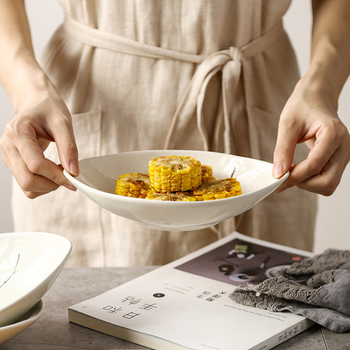 Creative Japanese plum blossom hand-painted underglaze ceramic tableware home oval rice plate salad olive boat plate