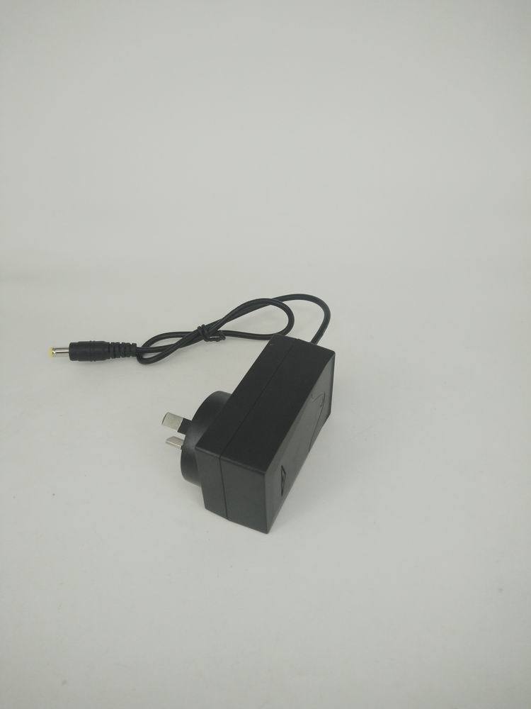 推荐12V1.5A电源适配器 CCC,CE,GS,SAA,FCC,PSE,CB多国认证