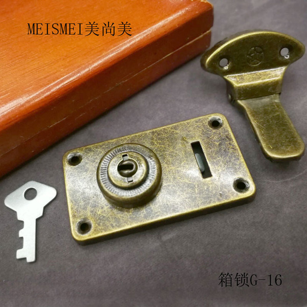 Antique bronze white bag with key