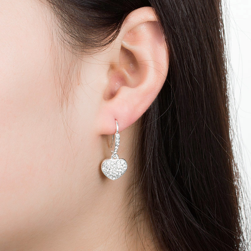 Aretes Plateados Simples Y Elegantes Llenos De Diamantes Con Forma De Corazón Y Gancho Para El Oído display picture 2