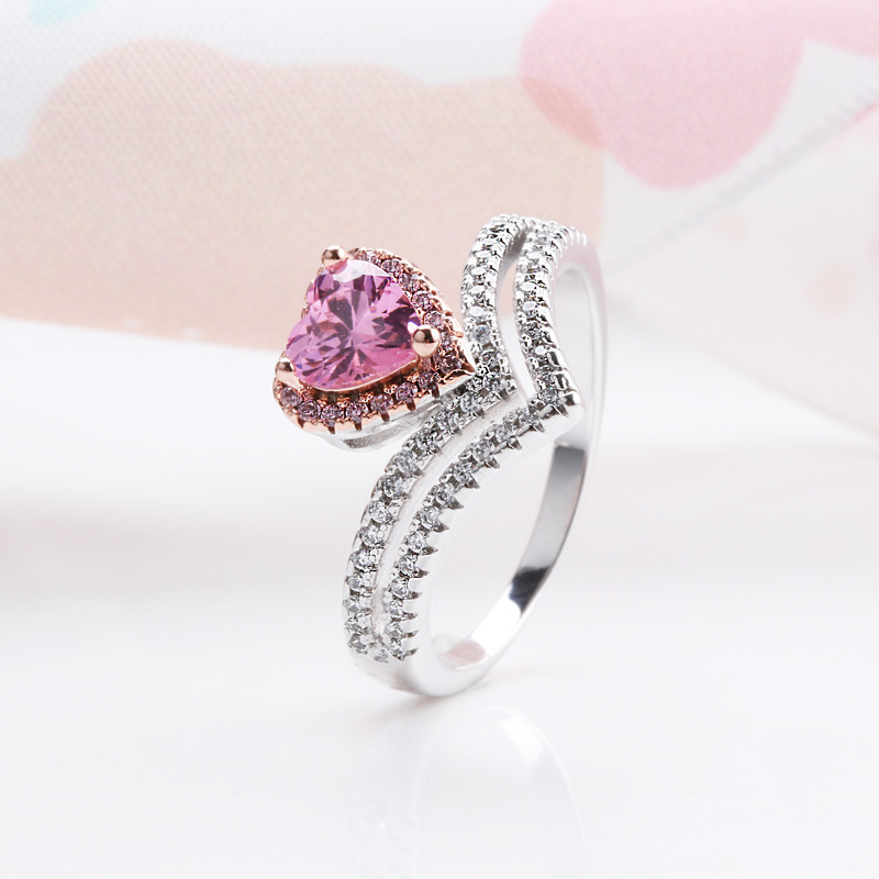 Wedding ring with zircon heart shaped