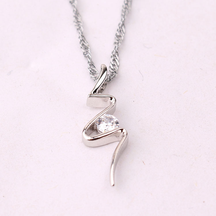 Korean version of fresh snake shaped lightning necklace with diamond inlay, fashionable versatile women's geometric_voghion.com