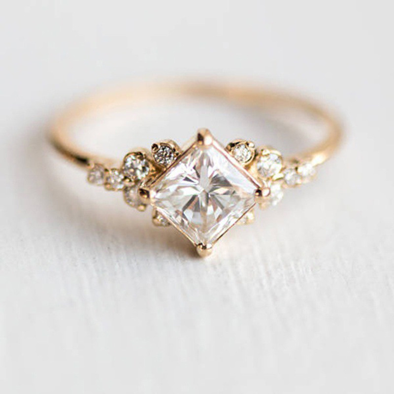 Neu Eingelegter Quadratischer Diamant-zirkon-damen Ring Kupfer Vergoldeter Verlobung Sring display picture 1