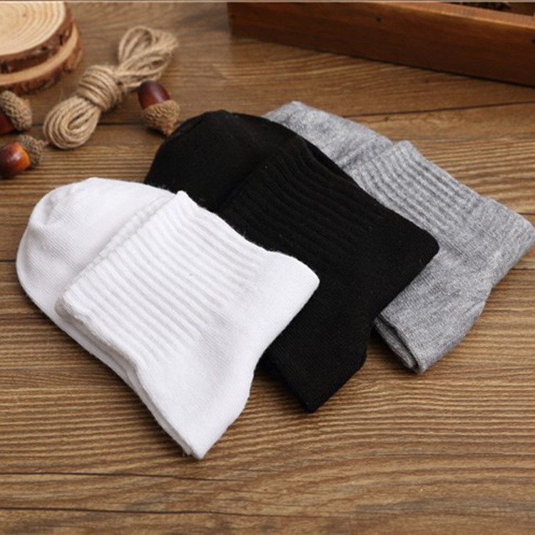 Disposable socks manufacturers wholesale men's and women's sports socks basketball socks spring and autumn in the barrel stockings stall military training socks