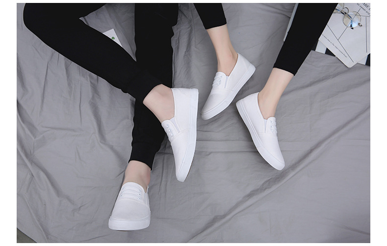 Faulheit im medizinischen Klassenzimmer, weiße Herrenschuhe, strapazierfähiges Leinen, Studentensporttreffen, dreimal vulkanisierter Gummi_voghion.com