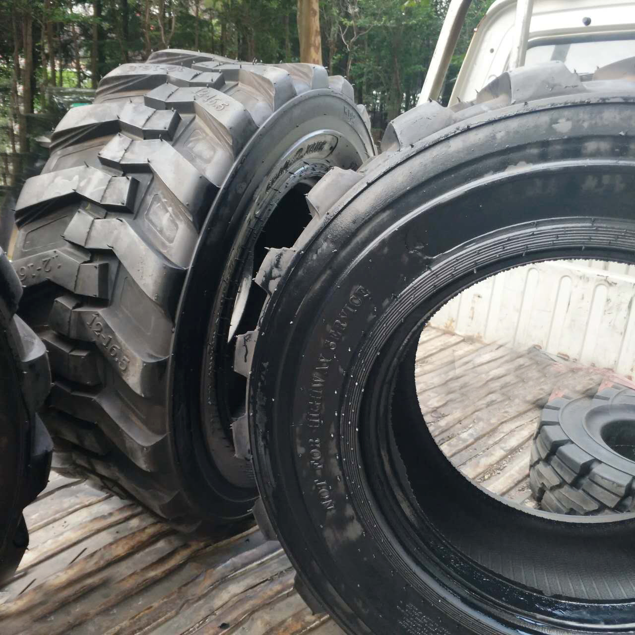 现货销售12-16.5R-4花纹前进山猫滑移式装载机专用轮胎耐磨防滑