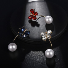 水晶蝴蝶领针韩国可爱小胸针高档外套胸花女款领口防走光一字针