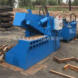 钢板、铜板、镍板等金属板材的开料废铁钢切断图片