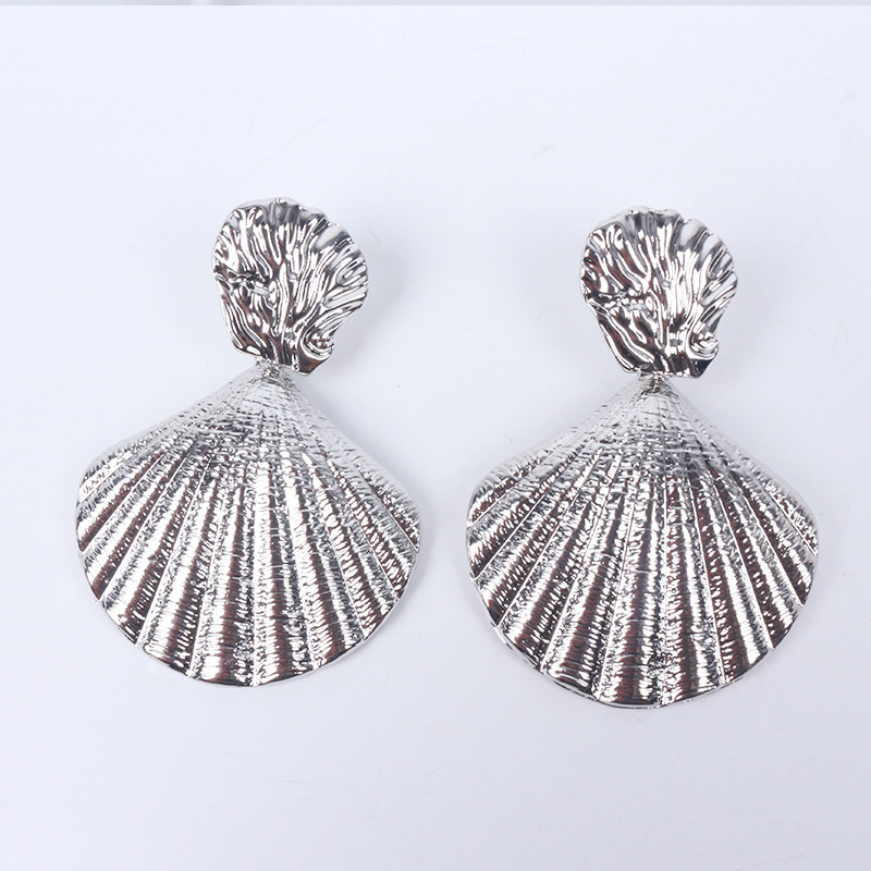 Shell Metal Retro Punk Earrings display picture 5