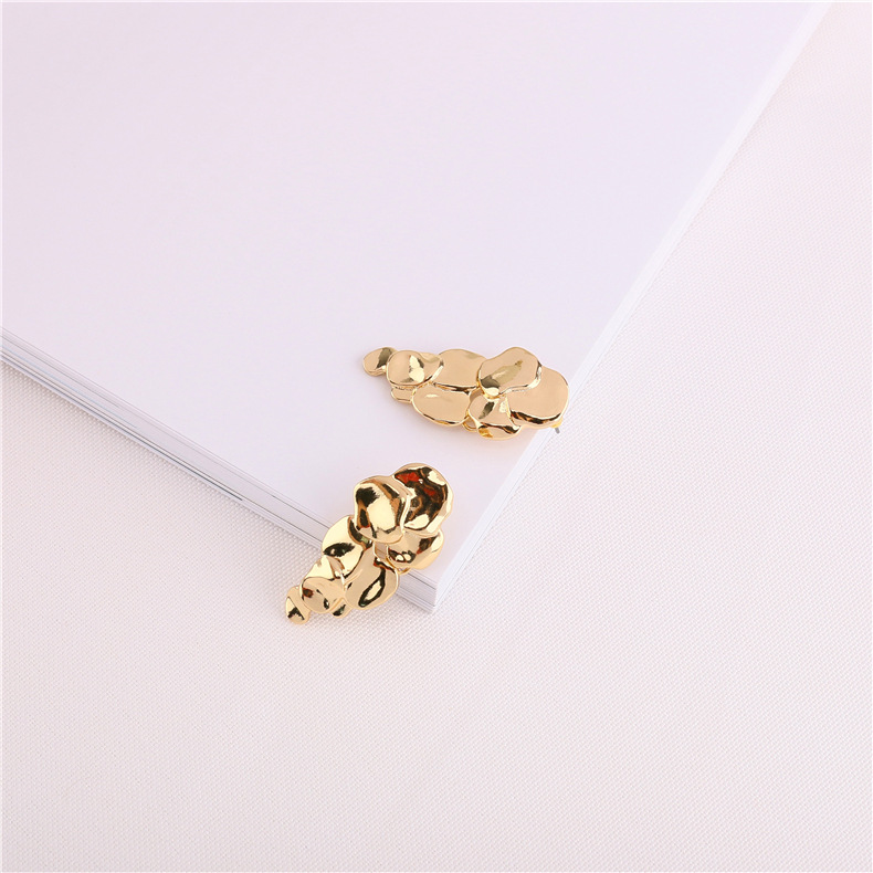 Wholesale Earrings Exaggerated Earrings Delicate Fruit Grape Earrings Alloy Jewelry display picture 7