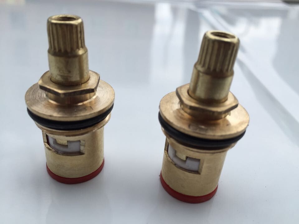 The overseas model features an antique bronze-patterned dragon spout, an alloy copper core, and a bronze-colored European-style faucet with a single cooling nozzle undefined