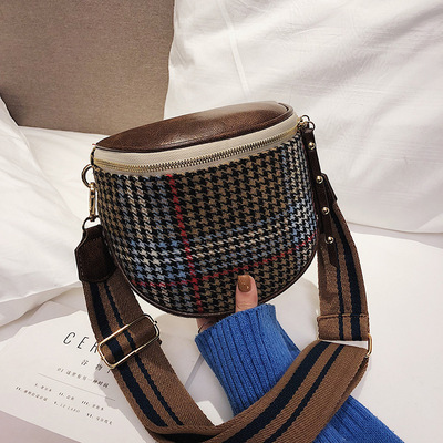 2018 winter new pattern Little bag fashion Fur Bucket bag Korean Edition Broadband Versatile One shoulder Inclined shoulder bag