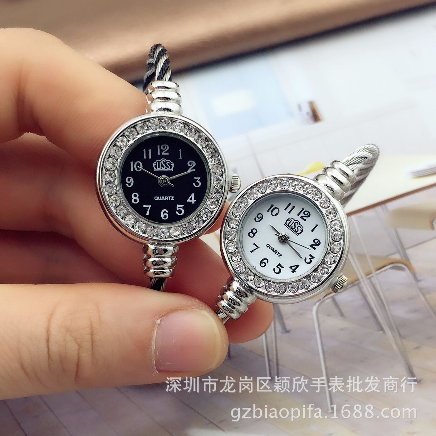 Selling steel wire Diamond circular lady Bracelet watch Guangzhou Watch factory wholesale MassMutual CUSSI