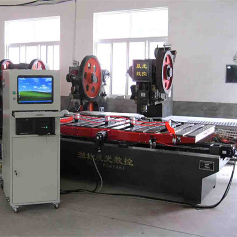 哈尔滨桥式直缝滤水管数控冲床送料机 自动冲孔机 板材自动送料机