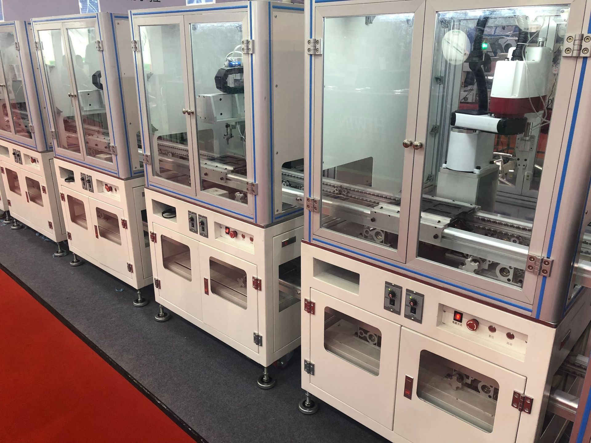 化妆品容器自动生产线瓶子盖子组装线毛刷组装机智能流水线