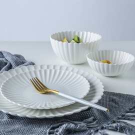 创意菊花盘碗日式哑光菊花型陶瓷家用餐具小吃拼盘碗盘套装批发