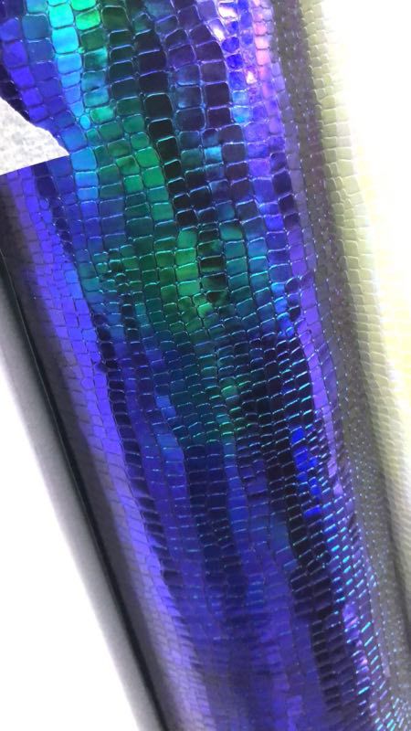 幻彩七彩膜PU皮革 各种厚度 底材均可以生产箱包 玩具 鞋材人造革