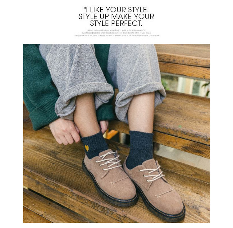 Calcetines nuevos de otoño e invierno con bordado de amor de hilo dorado, calcetines de algodón para mujer, calcetines de tubo medio bordados de entrepierna alta para mujer_voghion.com