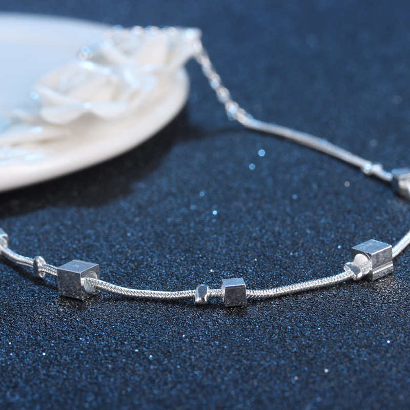 Маленькие квадраты и браслеты