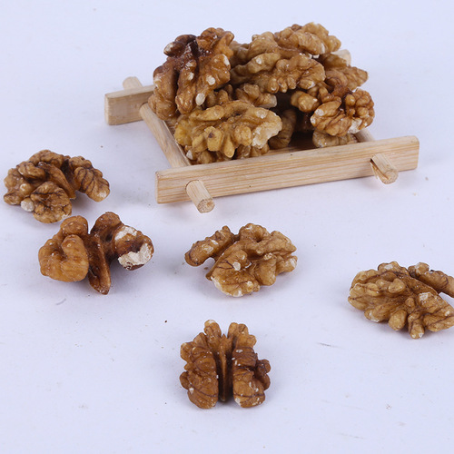 Wholesale Xinjiang head-grade walnut kernels, five-grain mill soy milk powder raw materials, low-temperature baked new walnut kernels bulk