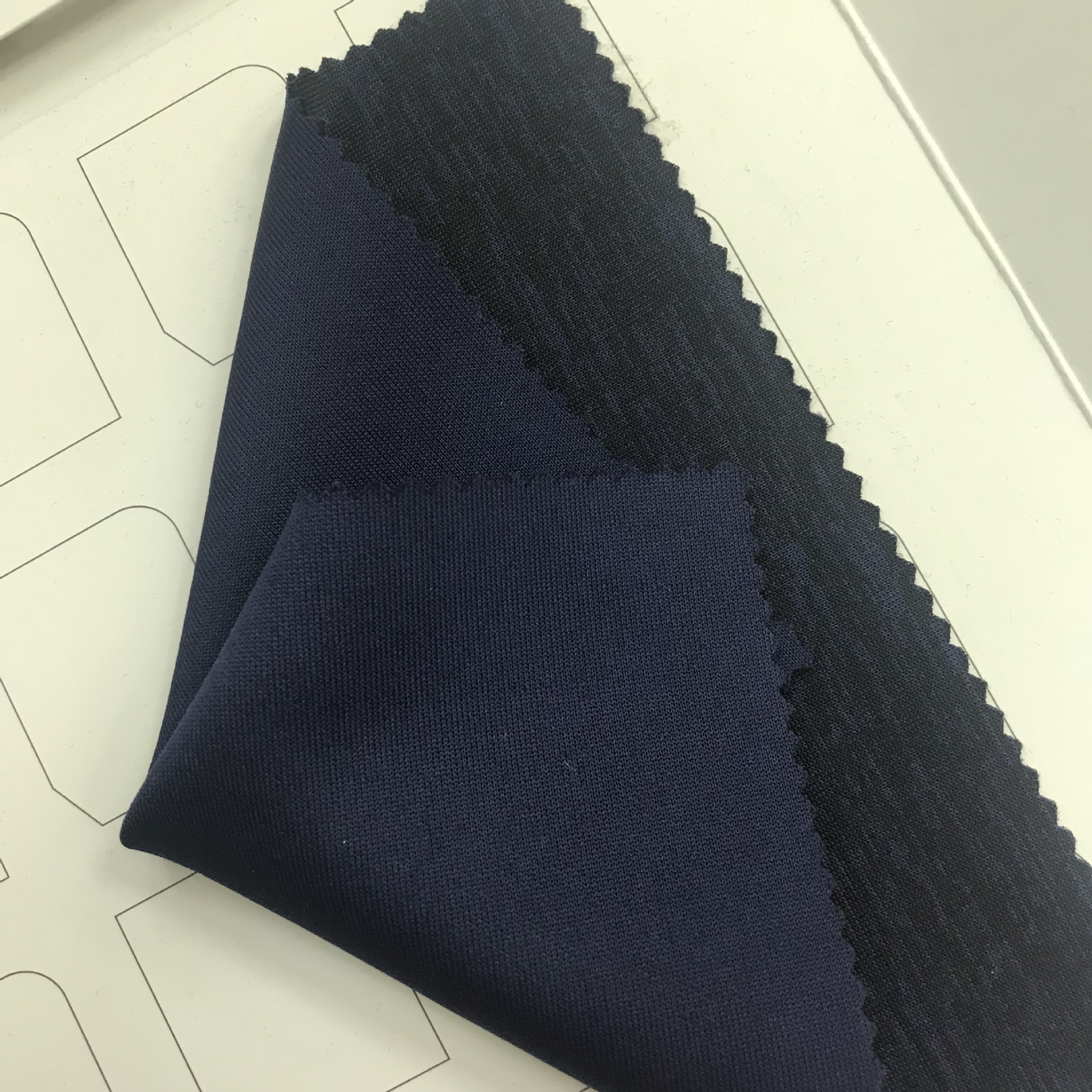 潮流锻彩健康布时尚面料 新品质锻彩流行健康布 现货锻彩健康布料