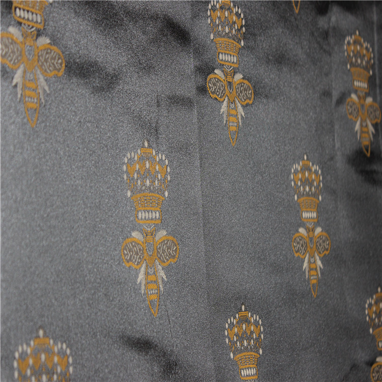 全涤金色带头冠的小蜜蜂图案色织提花面料适用于服装装饰