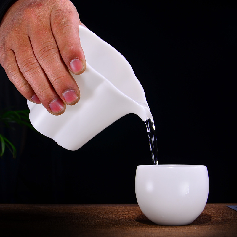 Winjiang Dehua porcelana blanca taza masculina de porcelana de jade taza justa juego de té de Kung Fu juego de té hecho a mano resistente al calor engrosada té mar