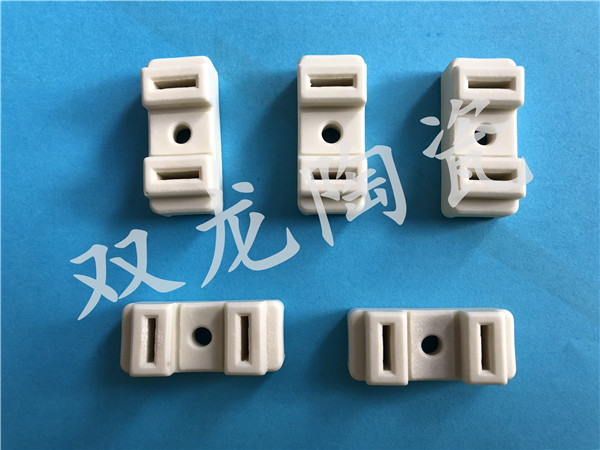 滑石陶瓷接线端子座   氧化铝陶瓷端子座   绝缘陶瓷座
