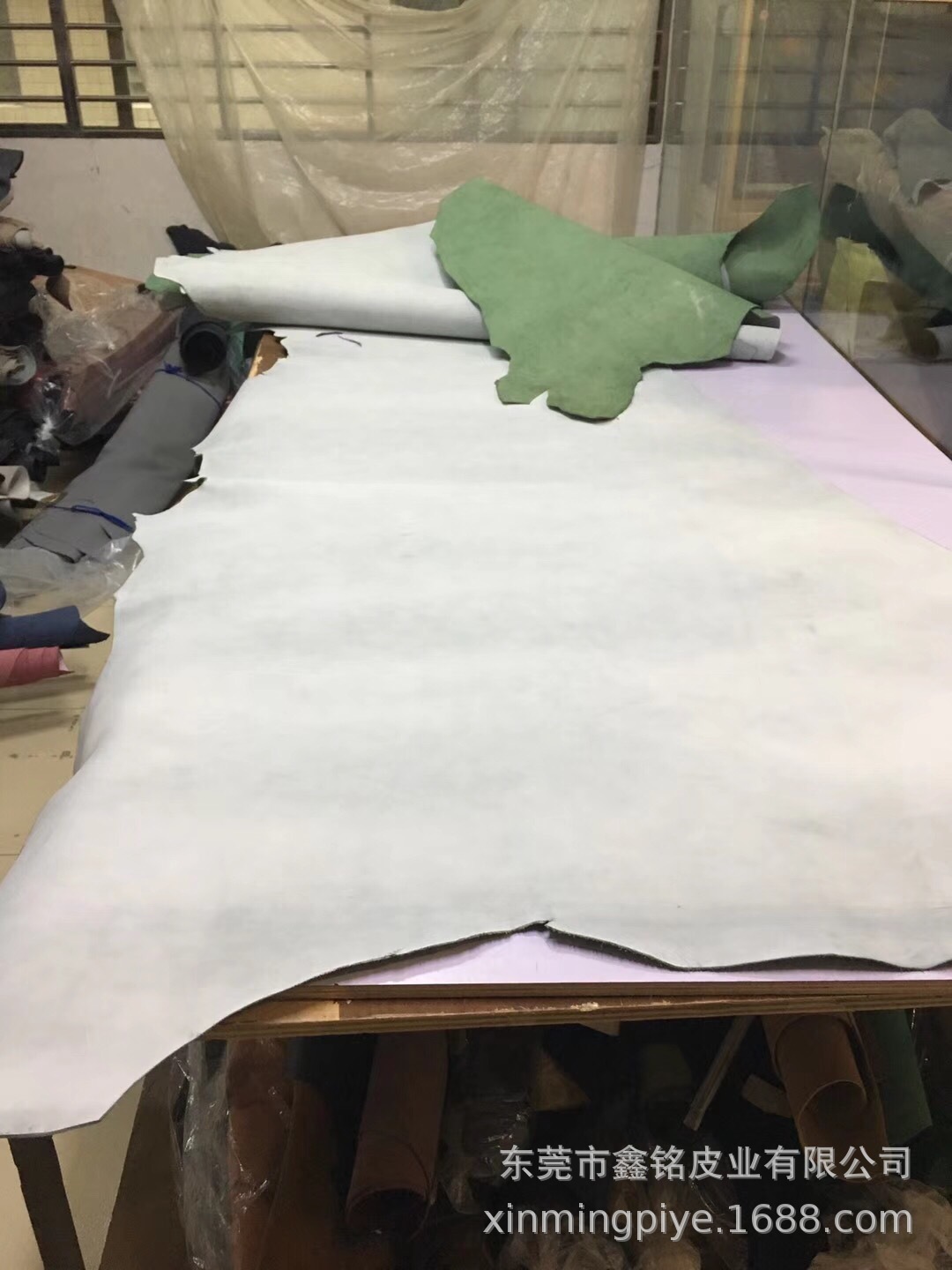 头层绿色半植鞣白雾蜡牛皮，厚2.0-2.5，约30尺＋，单价19元/尺