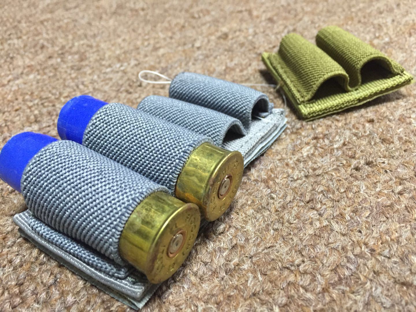 En stock Tactical cinco-rejilla escopeta bala pegatinas al aire libre multi-funcional equipo de caza escopeta pegatinas Portátil Bolsa de accesorios