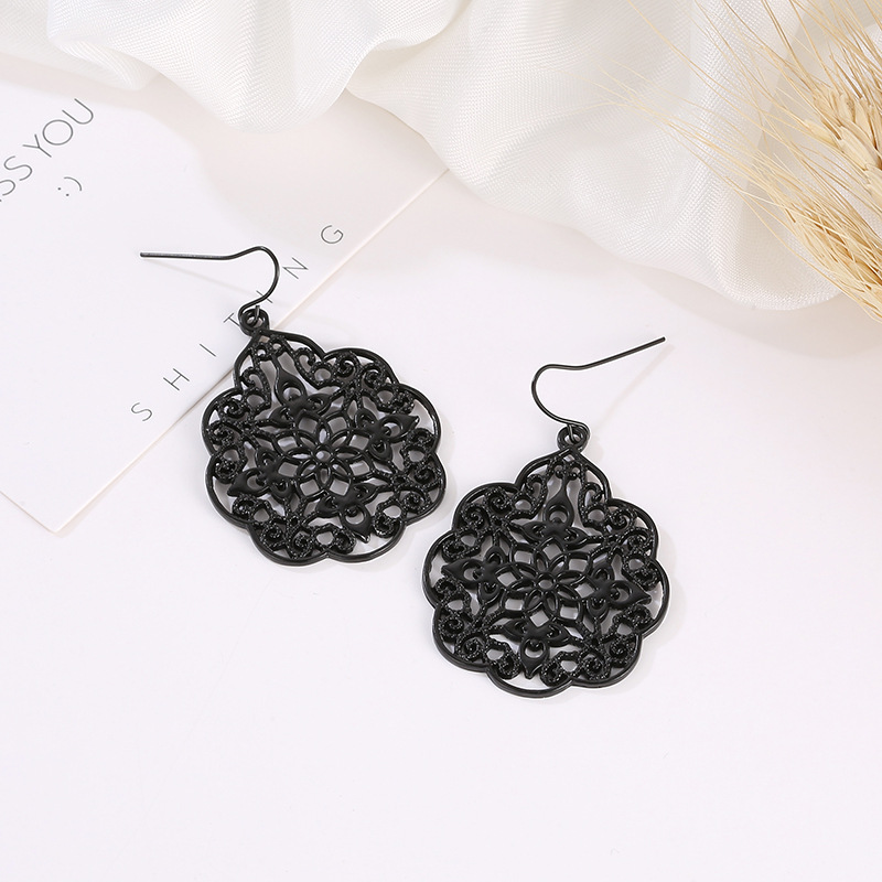 New Fashion Palace Plaid Hollow Earrings Hot Selling Alloy Plating Earrings Nihaojewelry Wholesale display picture 4