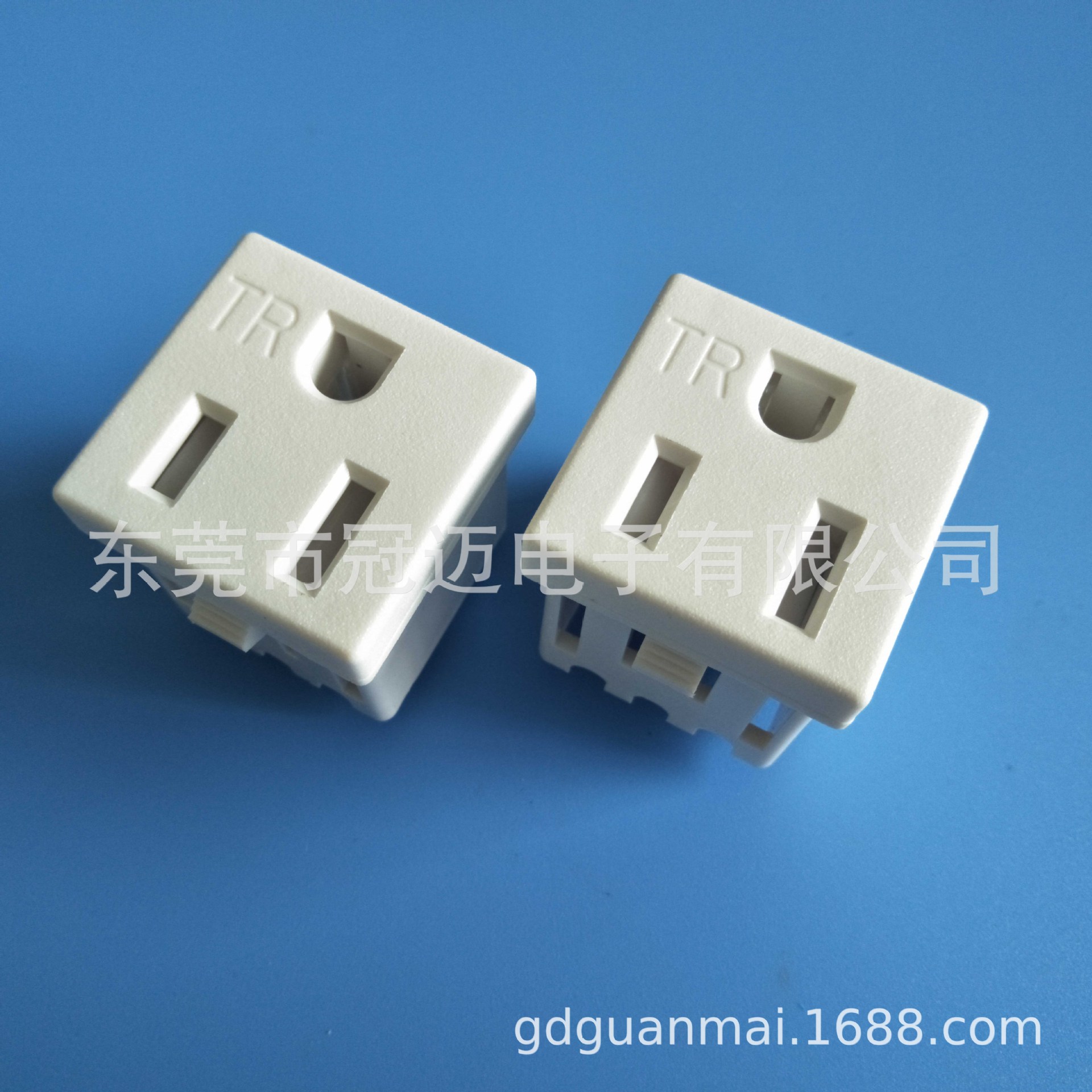 BS-U15 美规美式 美标三孔插座 黑色 白色 带TR防护门 桌面模块